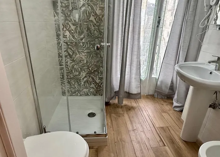 בית הארחה Golden Cipro 4*